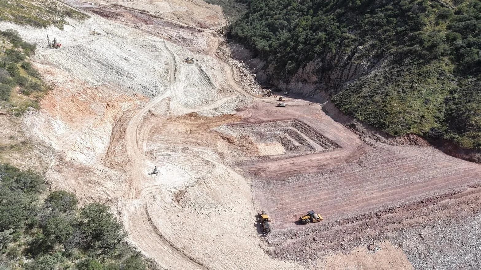 Foto 4: Obras de movimiento de tierras en los estanques en curso.